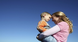 Фото: Усыновление одинокой женщиной или одиноким мужчиной